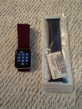 Apple Watch Series 3 (GPS) 38mm Silver Aluminum Case smart watch + 2 strap bands